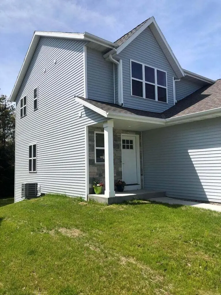 2105 Daisy Dr, West Bend, WI 53090 - #2