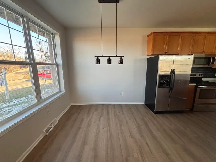 1203 Woodbury Cmn, Waukesha, WI 53189 - #3