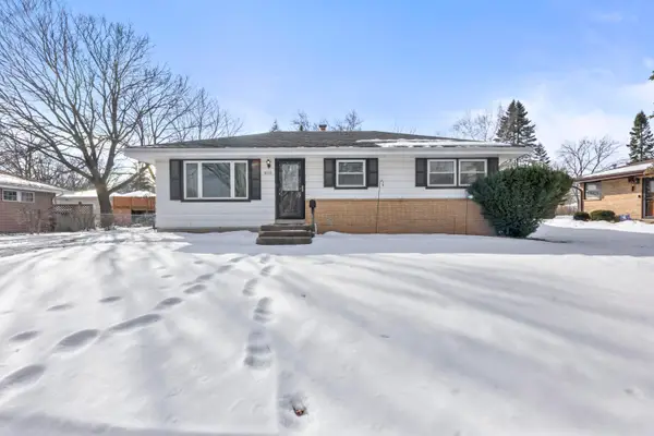 8913 W Daphne St, Milwaukee, WI 53224