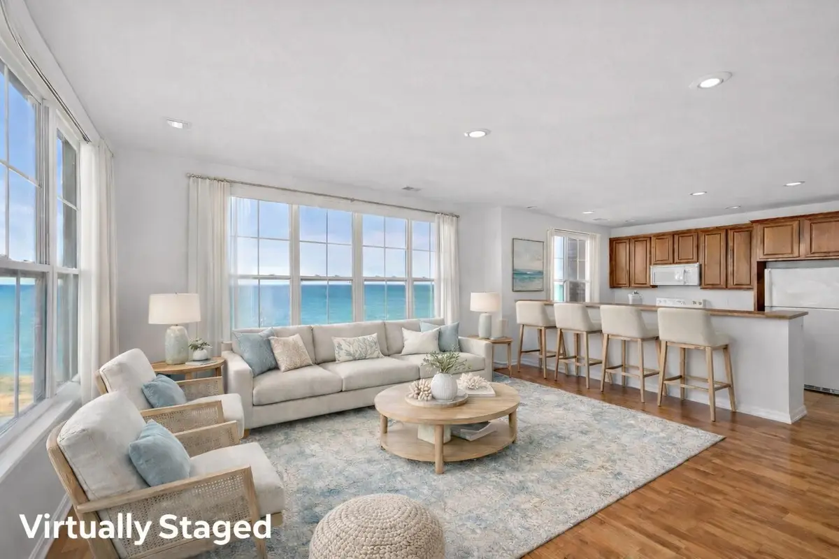 3872 S Lake Dr, Saint Francis, WI 53235 - #1