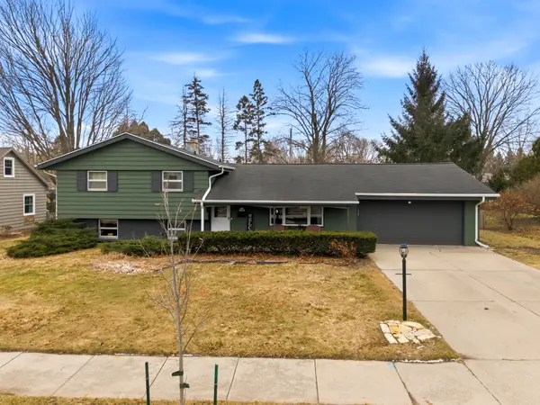 N75W7085 Linden St, Cedarburg, WI 53012