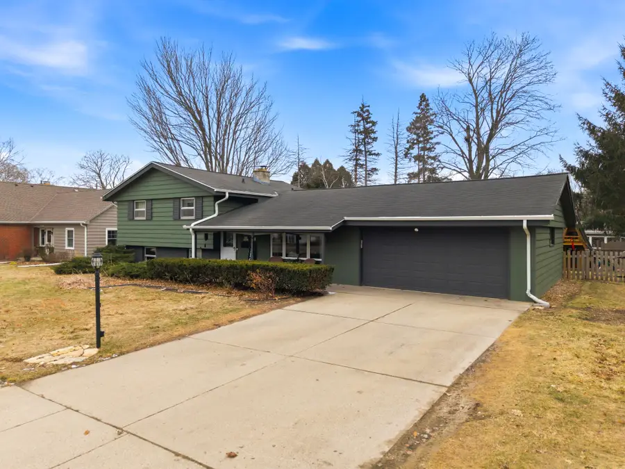 N75W7085 Linden St, Cedarburg, WI 53012 - #2