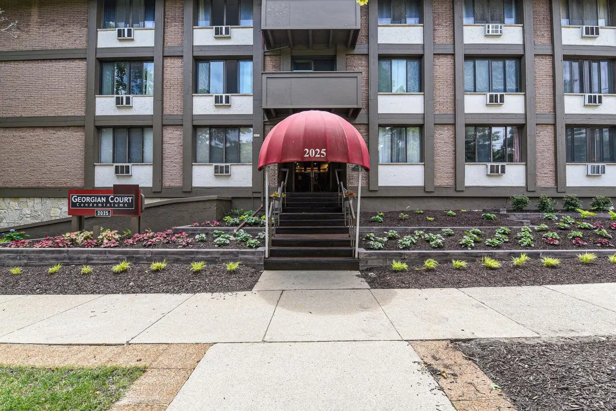 2025 E Greenwich Ave, Milwaukee, WI 53211 - #1