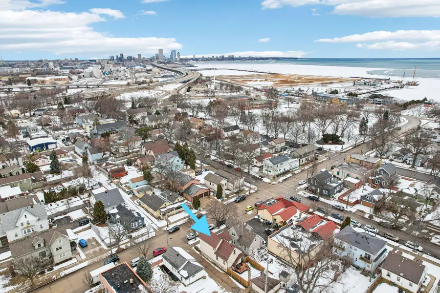 1425 E Russell Ave, Milwaukee, WI 53207 - #3