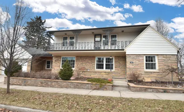 7200 W Locust St, Milwaukee, WI 53210