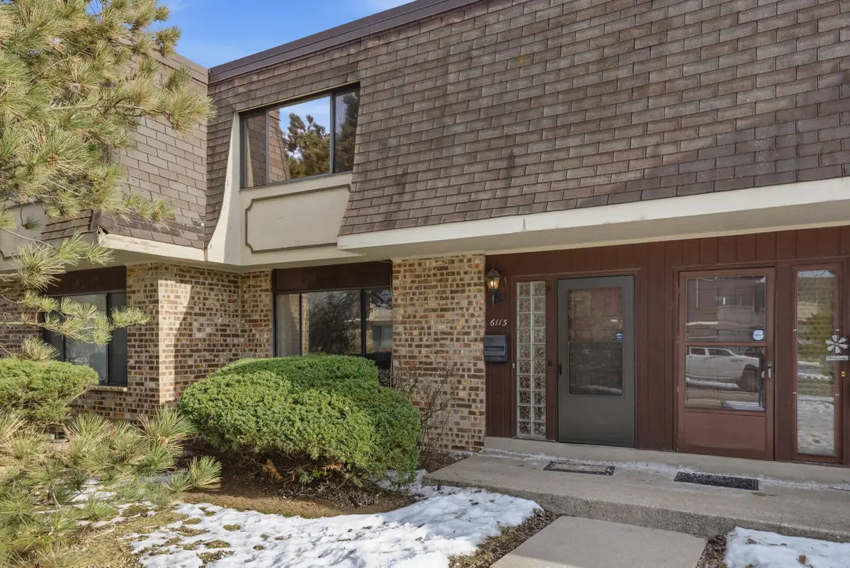 6113 W Calumet Rd, Milwaukee, WI 53223 - #1