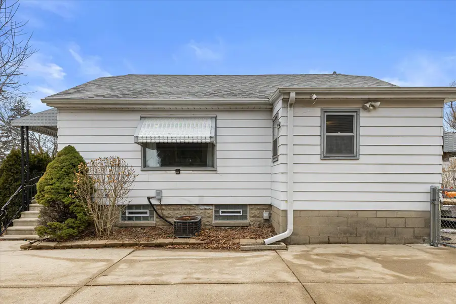 3928 E Birchwood Ave, Cudahy, WI 53110 - #3