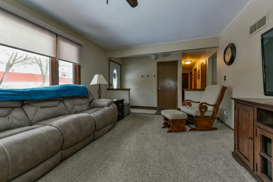 1370 S 122nd St, West Allis, WI 53214 - #2