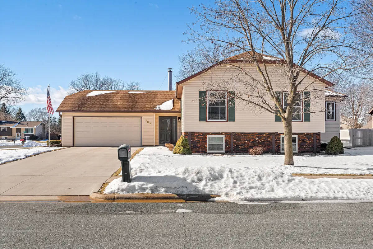 703 Hanson Ct, Onalaska, WI 54650 - #1