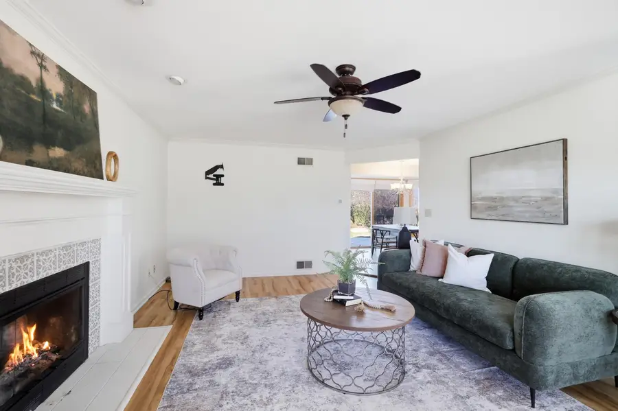 858 Laureate Dr, Pewaukee, WI 53072 - #3