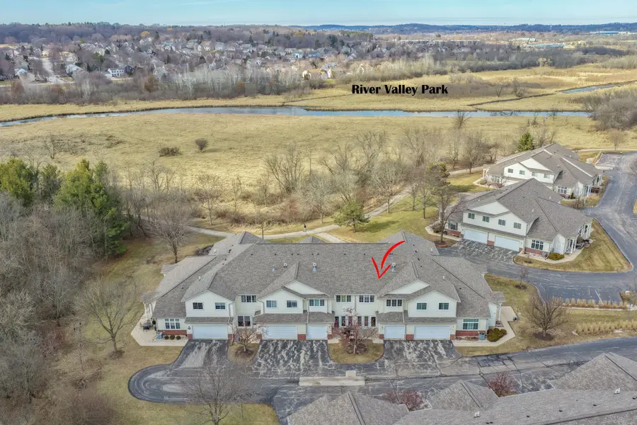 2418 Fox River Pkwy, Waukesha, WI 53189 - #2