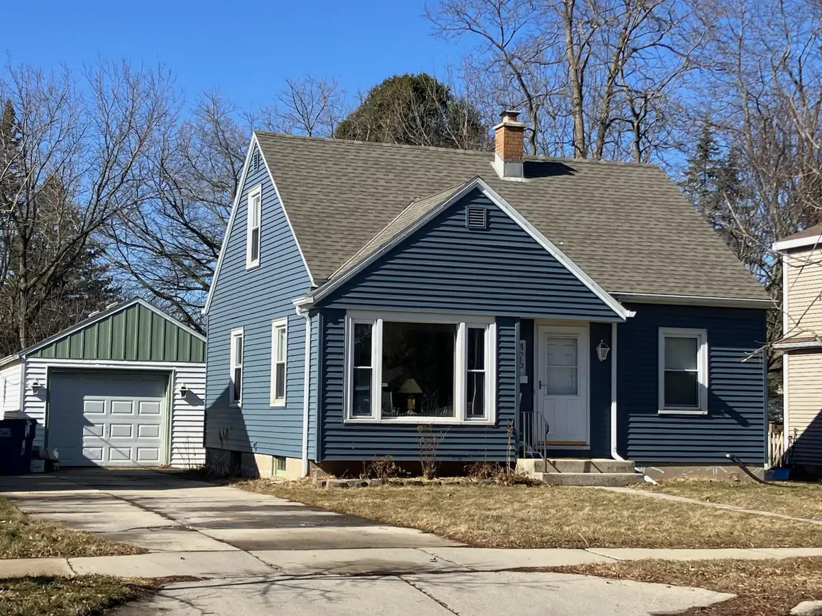425 N Webster St, Port Washington, WI 53074 - #1