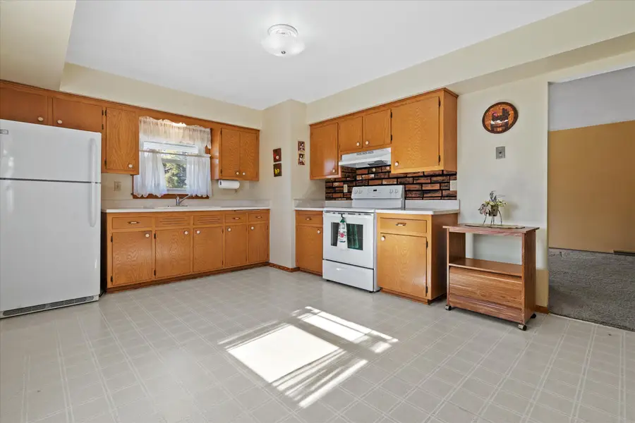 6116 S Robert Ave, Cudahy, WI 53110 - #2