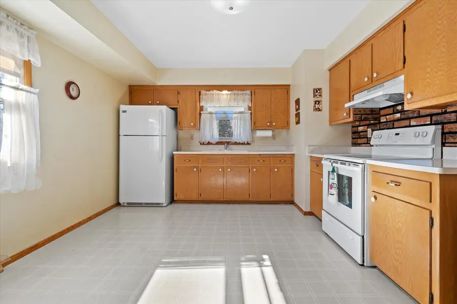 6116 S Robert Ave, Cudahy, WI 53110 - #3