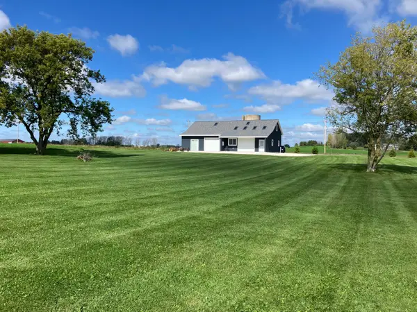 9207 Middle Rd, Manitowoc Rapids, WI 54220