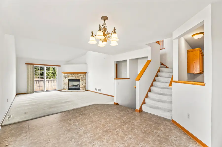 891 Sweetbriar Dr, Elkhorn, WI 53121 - #2