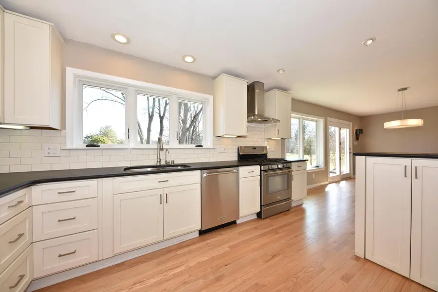 11260 N River Rd, Mequon, WI 53092 - #2