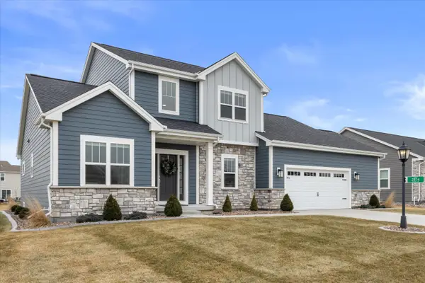 2874 Kegonsa Dr, Summit, WI 53066