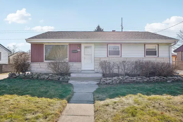 1539 Birch Dr, Waukesha, WI 53188