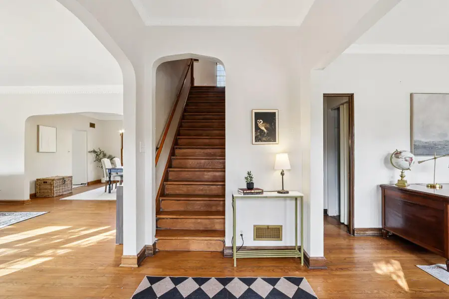 858 E Glen Ave, Whitefish Bay, WI 53217 - #3