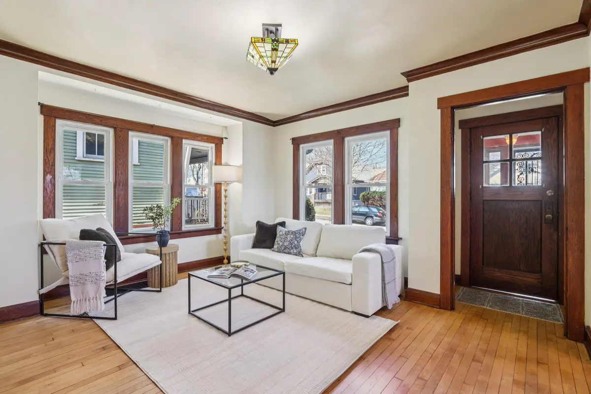 817 E Otjen St, Milwaukee, WI 53207 - #1