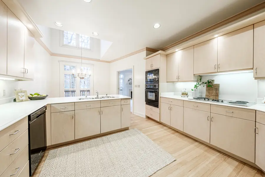 630 Park Cir, Elm Grove, WI 53122 - #3