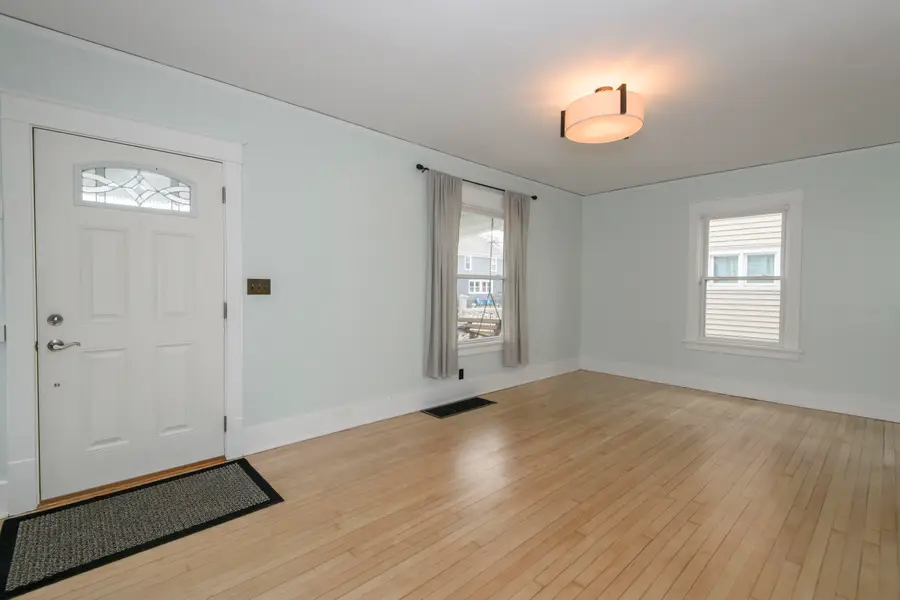 117 Central Ave, Waukesha, WI 53186 - #3