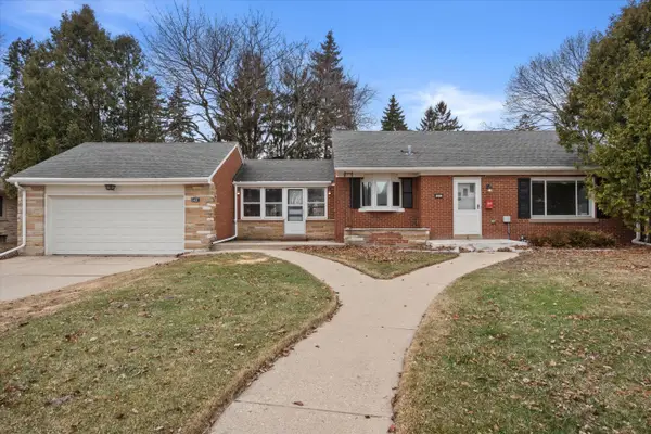 5437 N Navajo Ave, Glendale, WI 53217