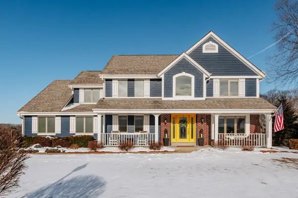 W239S6002 Chinook Ct, Waukesha, WI 53189