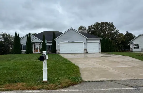 3231 E Lindy Ln, Oak Creek, WI 53154