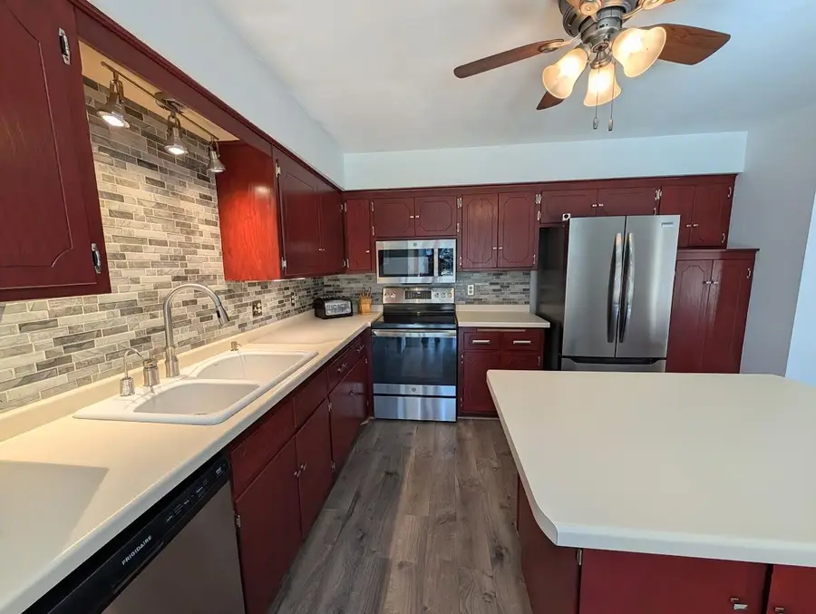 719 Lynne Dr, Waukesha, WI 53186 - #2