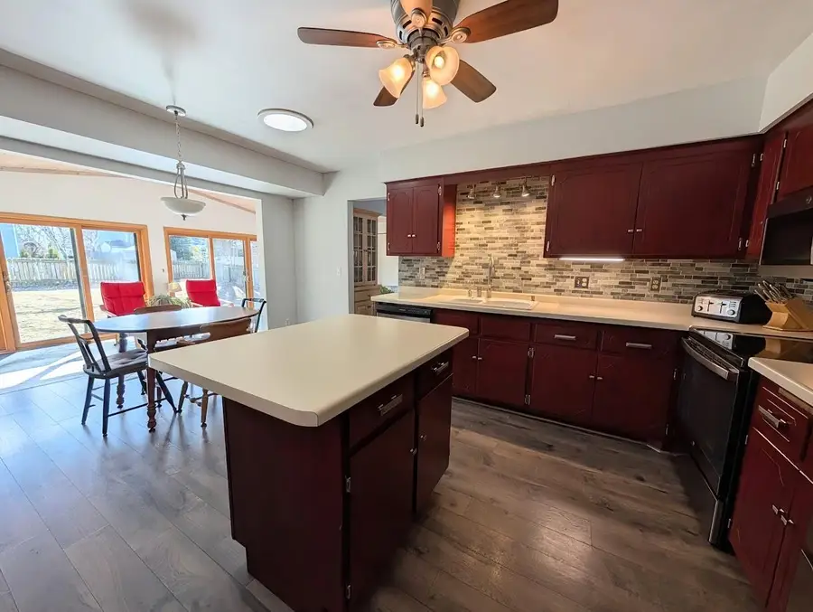 719 Lynne Dr, Waukesha, WI 53186 - #3