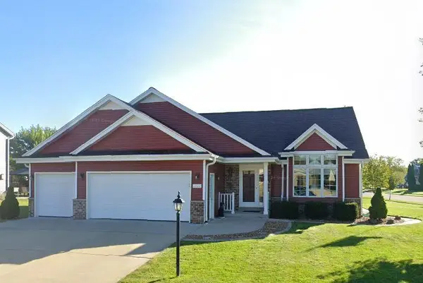 1001 Spring Waters Dr, Oconomowoc, WI 53066