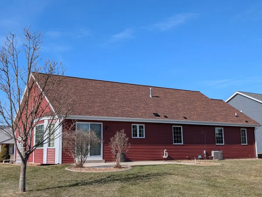 1001 Spring Waters Dr, Oconomowoc, WI 53066 - #2