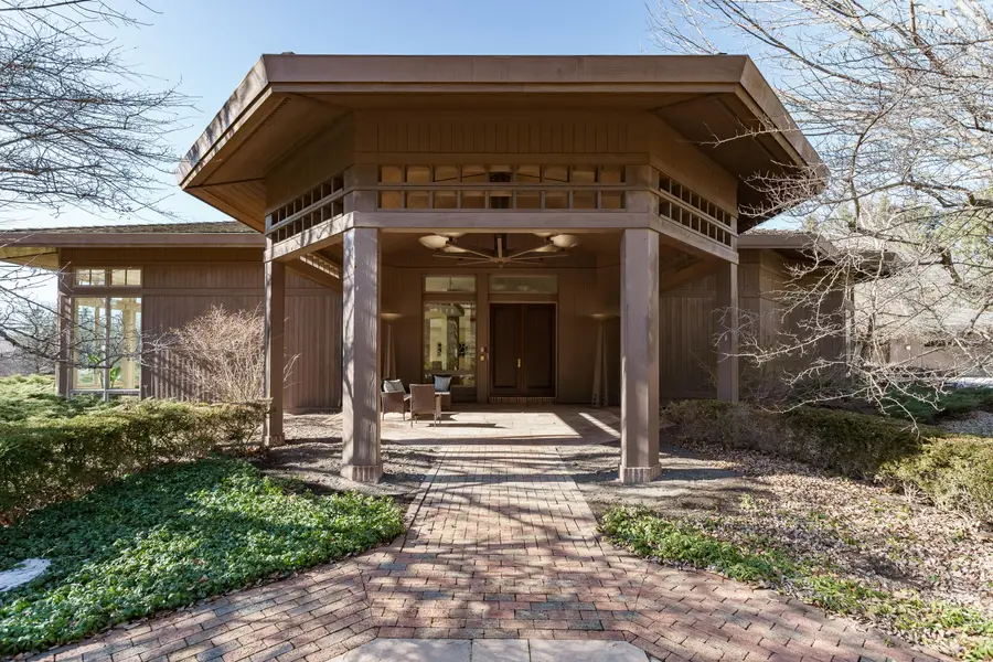 8263 N River Rd, River Hills, WI 53217 - #2