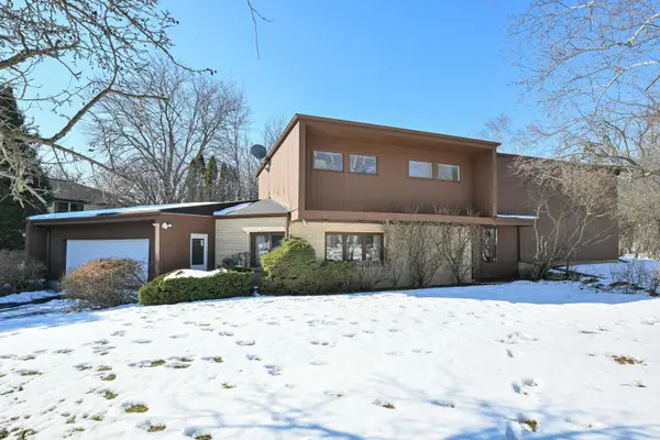 9001 N King Rd, Bayside, WI 53217