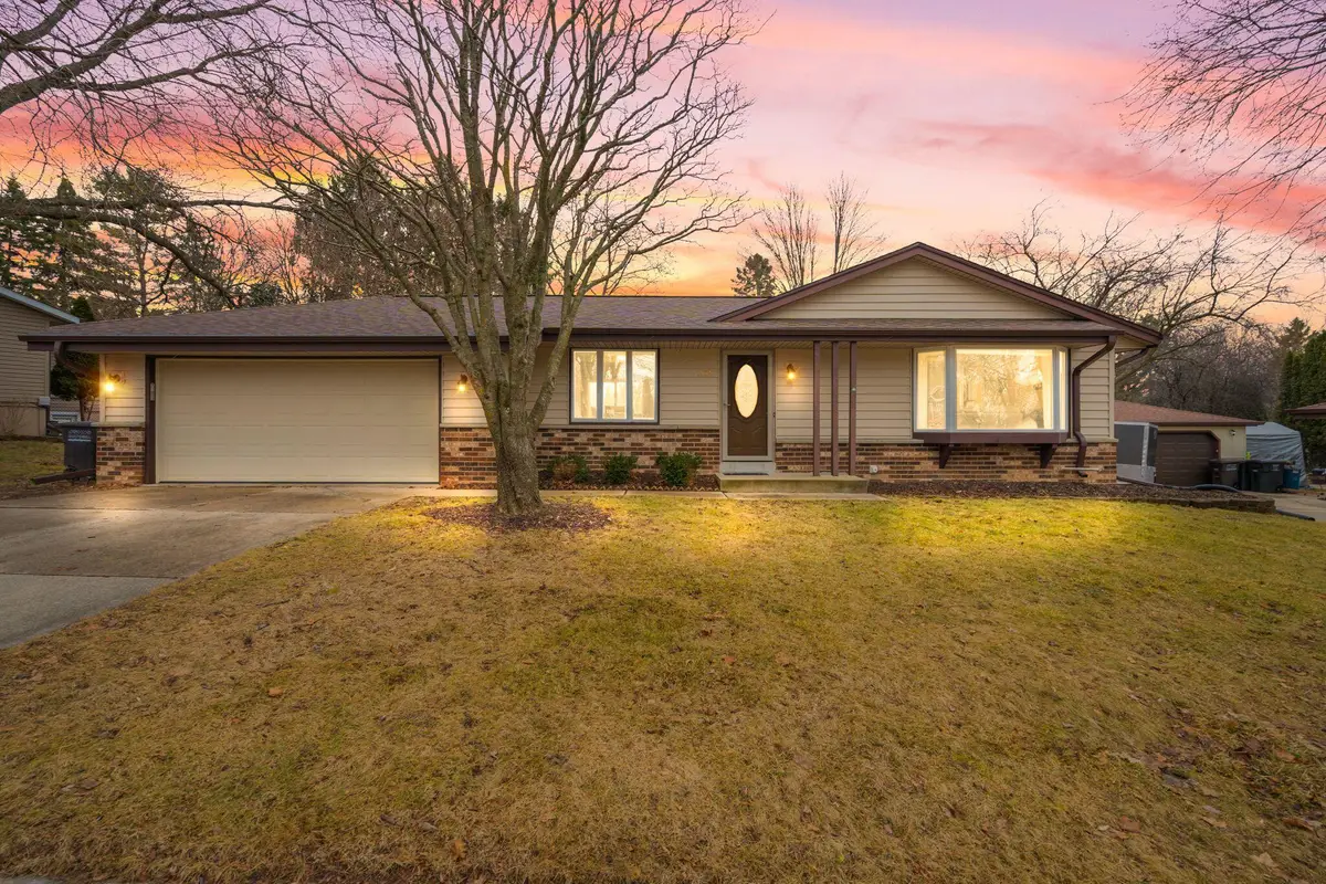 1525 River Highlands Dr, Oconomowoc, WI 53066 - #1