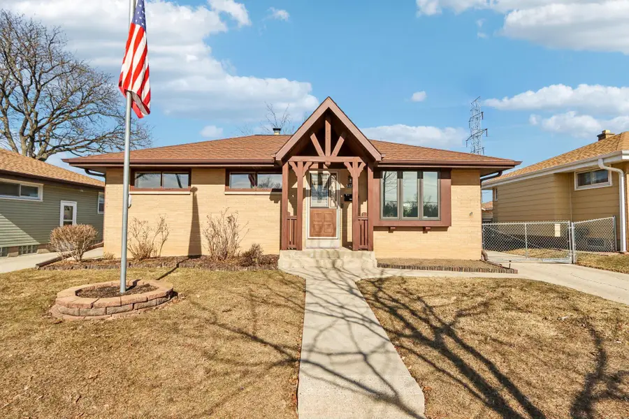 5320 W Plainfield Ave, Milwaukee, WI 53220 - #2