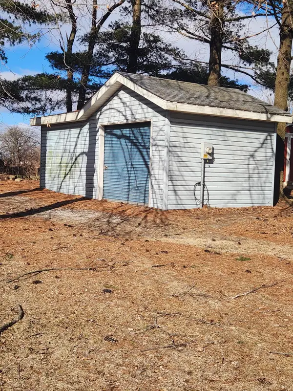 9100 371st Ave, Randall, WI 53181