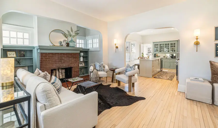 3553 N Maryland Ave, Shorewood, WI 53211 - #3