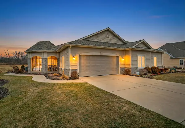 W162N5503 Westwind Dr, Menomonee Falls, WI 53051