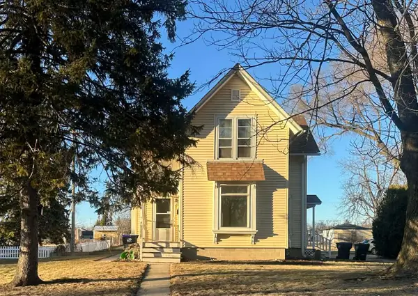 10 Prescott St, Elkhorn, WI 53121