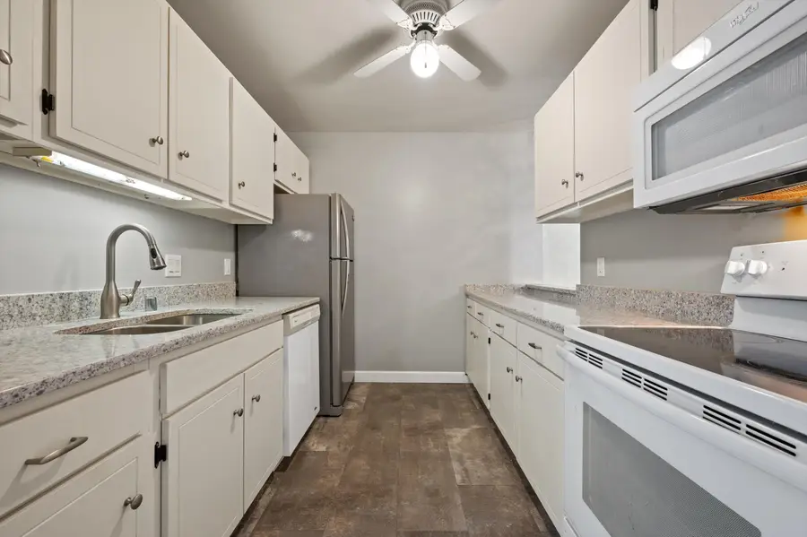 425 W Willow Ct, Fox Point, WI 53217 - #2