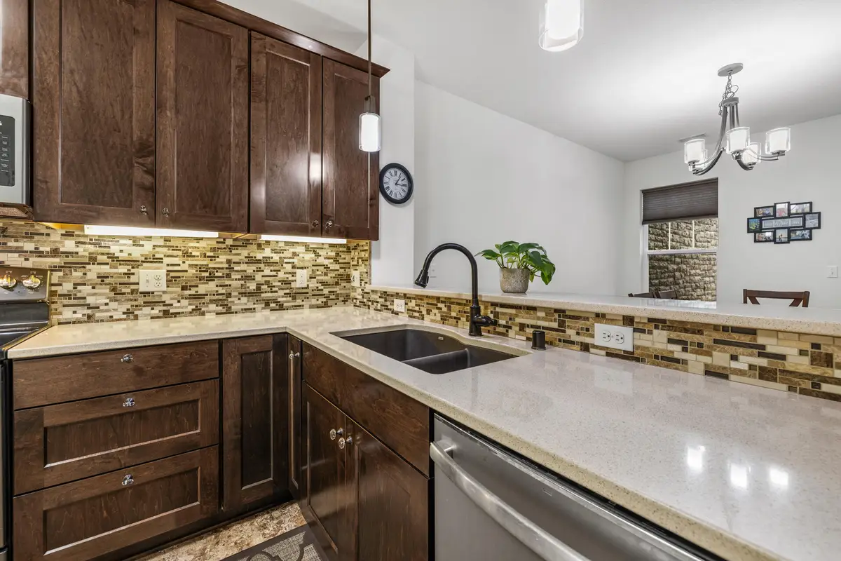 N17W26475 Meadowgrass Cir, Pewaukee, WI 53072 - #1