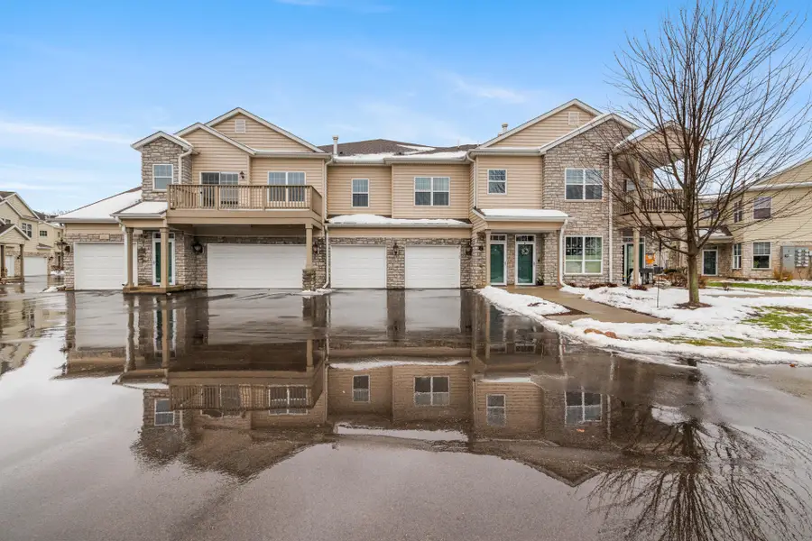 N17W26475 Meadowgrass Cir, Pewaukee, WI 53072 - #2