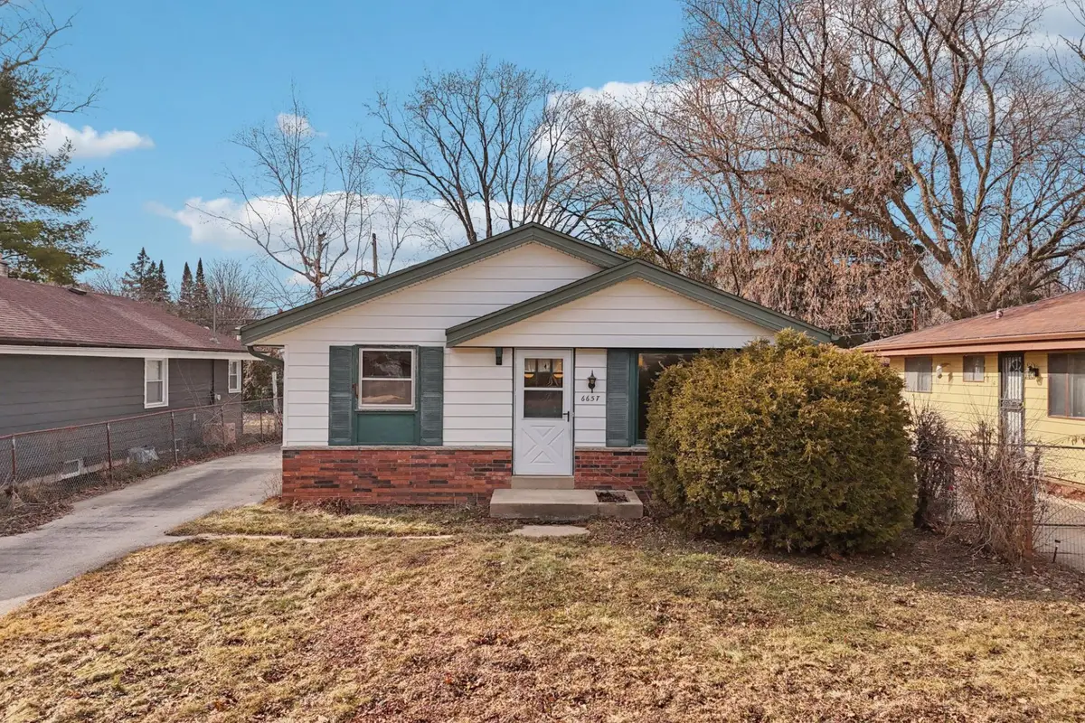 6657 N 53rd St, Milwaukee, WI 53223 - #1
