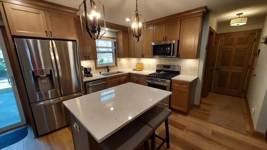 7808 W Plainsview Dr, Franklin, WI 53132 - #3