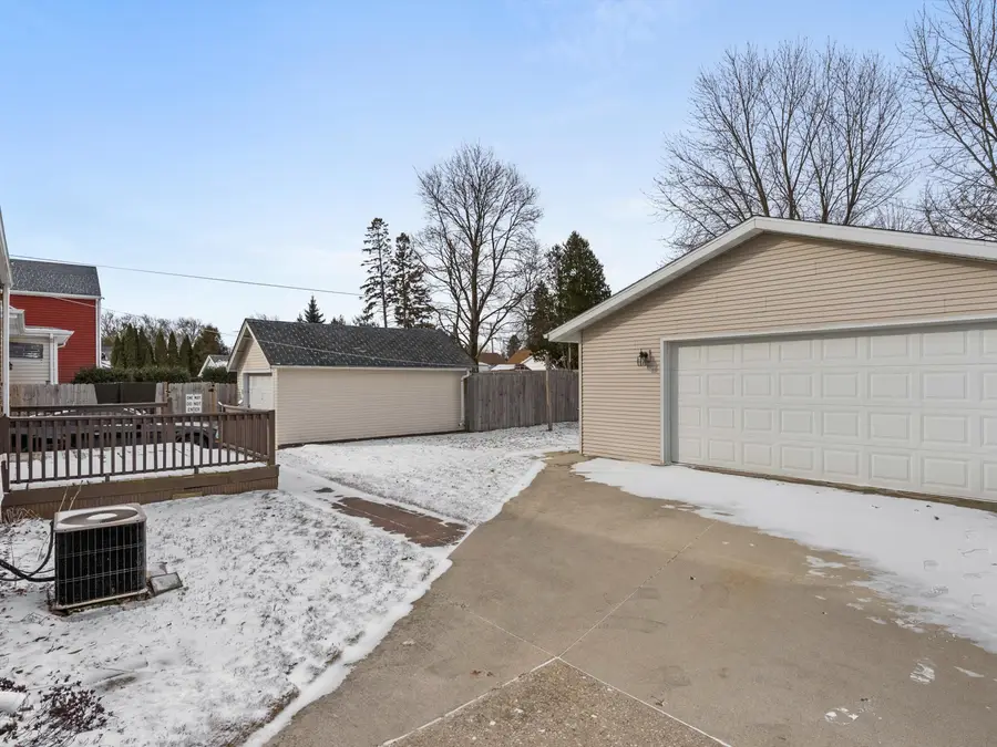 1128 N 17th St, Manitowoc, WI 54220 - #3