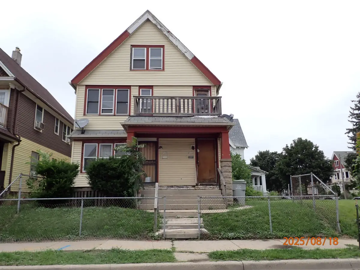 906 W Chambers St, Milwaukee, WI 53206 - #1