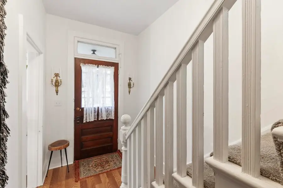 403 W Capitol Dr, Hartland, WI 53029 - #3